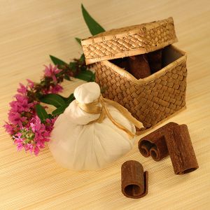 Samun Prai (thailänd. Kräuterstempel-Massage)